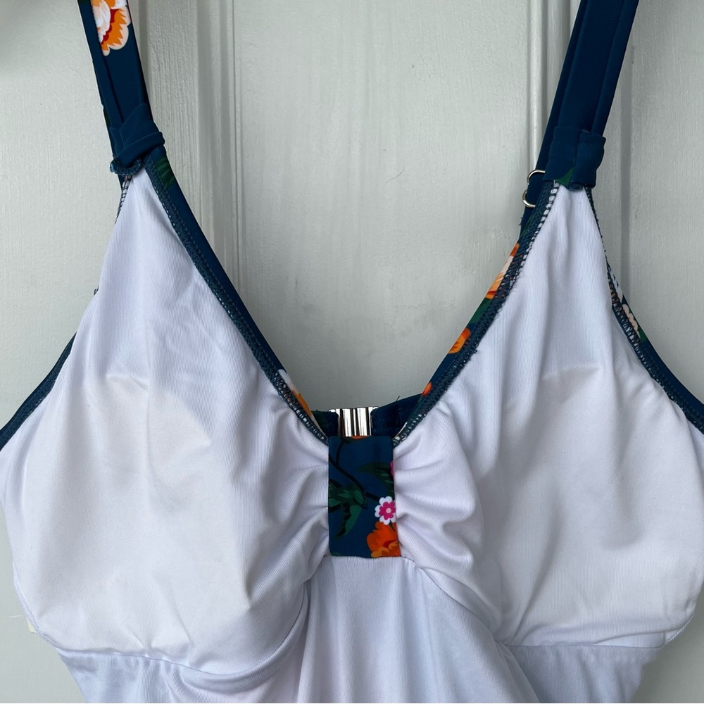 •Cupshe• NWT Floral Cutout One Piece Bathing Suit - Size Large - Picture 7 of 11